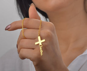 Colar Crucifixo + Seu nome Personalizável - Aço Inoxidável/Corte a Laser - Banhado a Ouro.